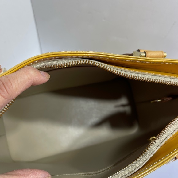 Louis Vuitton Houston in Vernis Yellow comes with dust bag. - Picture 7 of 11